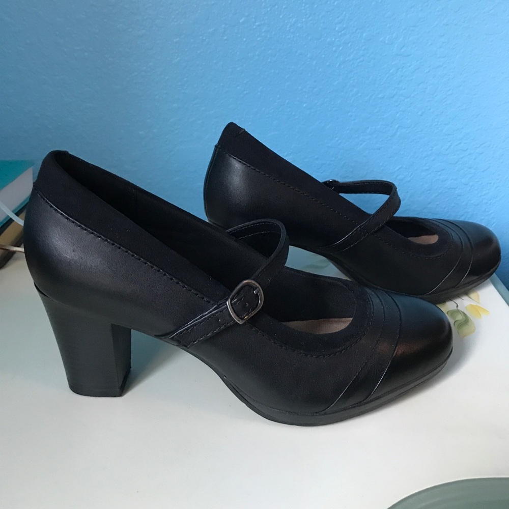 Clark’s Mary Jane Heels - like new, size 7